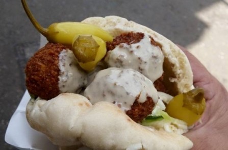 tadmor-falafel-with-spicy-peppers